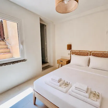 Newly Renovated Apartment, Garden & 3 Parking Spots - 7 Min * 切尔沃港