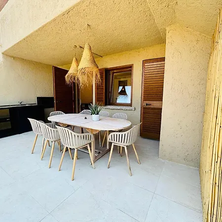 公寓 Newly Renovated Apartment, Garden & 3 Parking Spots - 7 Min